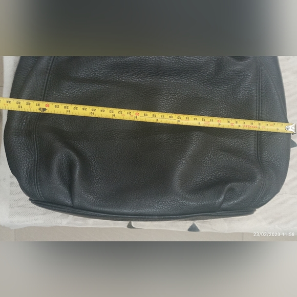 Authentic Michael Kors Leather Medium East West Ring Tote in Black - Picture 6 of 13